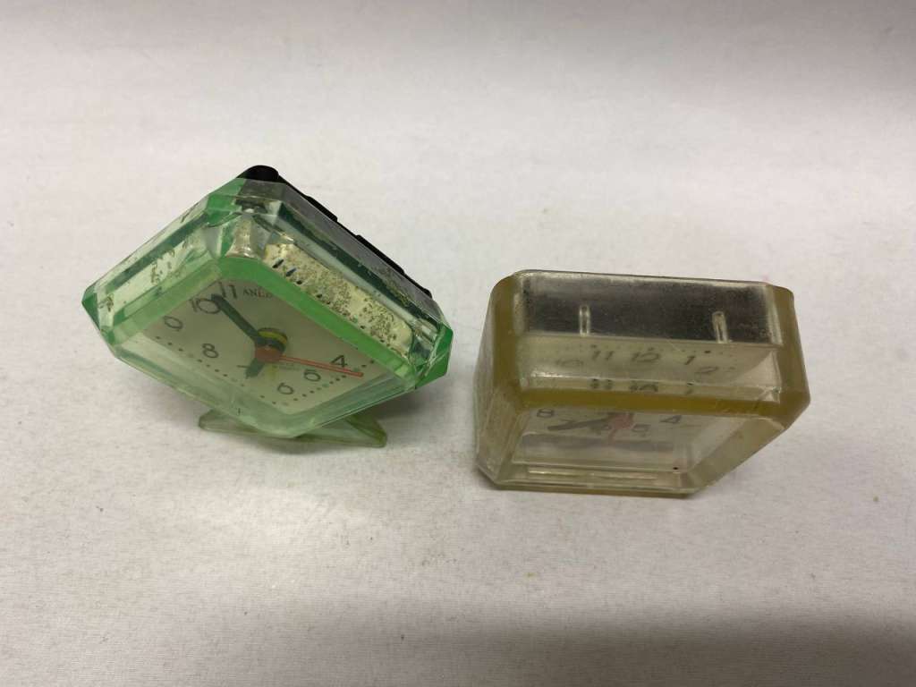 Часы настольные кварцевые на ходу, 2 шт