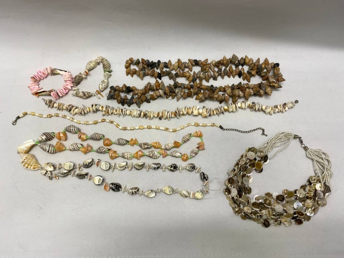 Бусы 8 шт, из натуральных ракушек