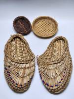 Лапти сувенирные (тапки) и 2 розетки (плошки) плетеные