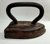 Утюг чугунный  литой  СССР (сост. на фото)