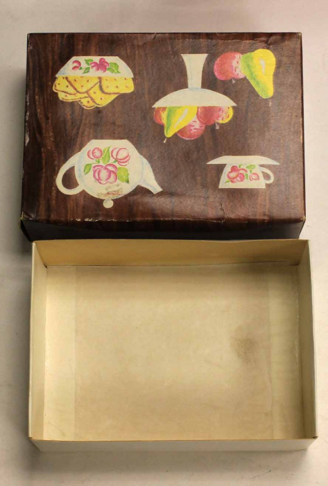 Советская винтажная коробочка для хранения вещей с рисунками 1981 года