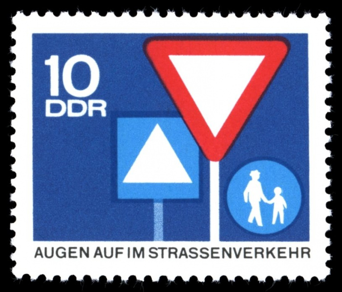 (1966-017) Марка Германия (ГДР) &quot;Дорожные знаки&quot;    Безопасность движения II Θ