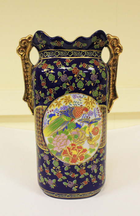 Керамическая ваза &quot;Тропический сад&quot;, глазурь, рельефная обводка рисунка (состояние на фото)