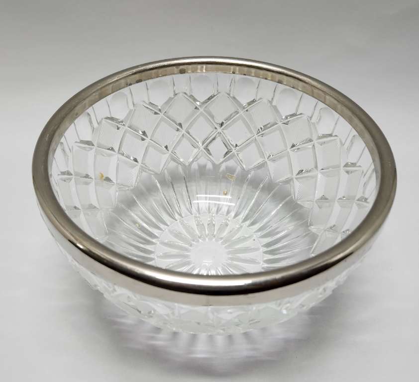 Салатник хрусталь стальной ободок (сост. на фото)