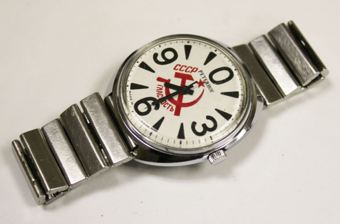 Часы наручные Peterhof Гласность, СССР, на ходу (см. фото)