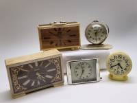 Часы будильники Слава 5 штук СССР винтаж в ремонт на запчасти некоторые на ходу