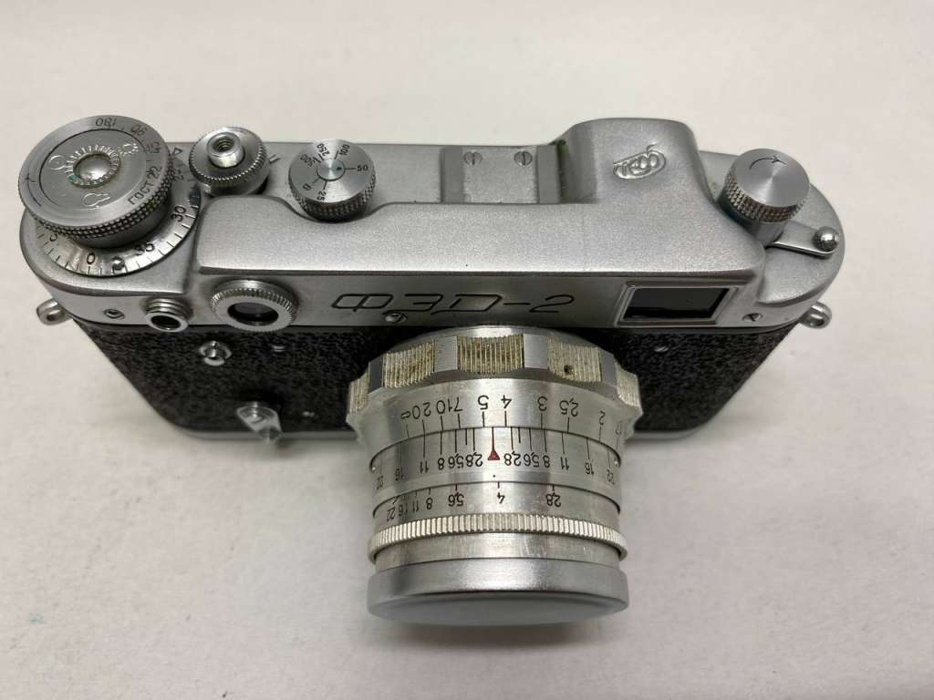 Фотоаппарат пленочный ФЭД-2 с объективом Индустар - 26 м, в рабочем состоянии, кофр, светофильтр