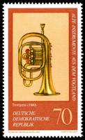(1977-031) Марка Германия (ГДР) "Труба"    Музыкальные инструменты III Θ