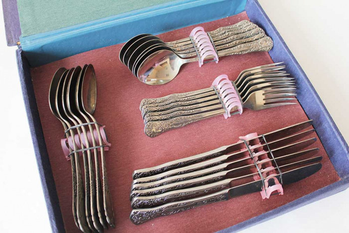 Набор столовых приборов из нержавеющей стали и МНЦ (ложки, вилки, ножи), 24 предмета в коробке