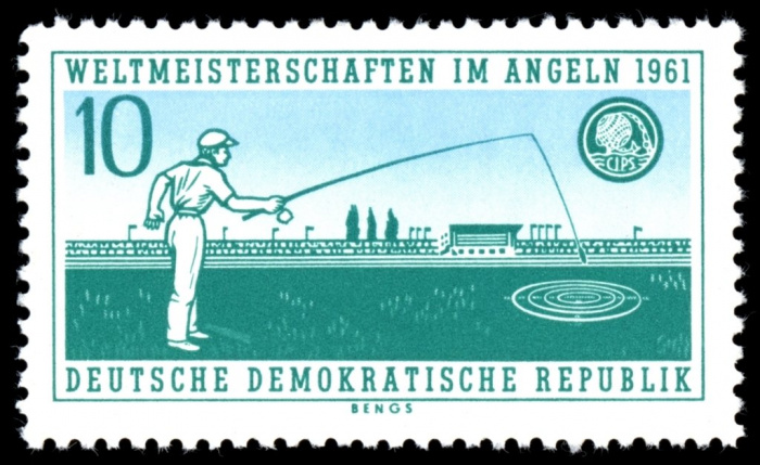 (1961-035) Марка Германия (ГДР) &quot;Рыбак&quot;  голубая  Рыбная ловля III O