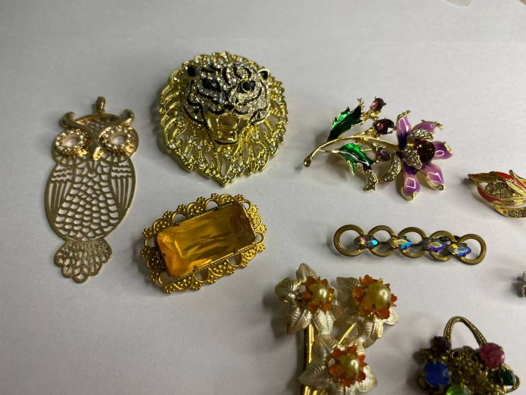 Брошь набор из 8 шт и подвеска