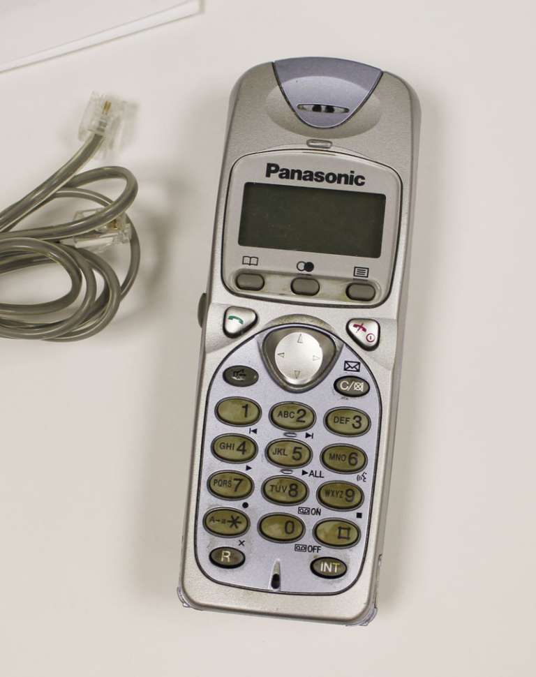 Телефон стационарный Panasonic, с комплектующими (см. фото)