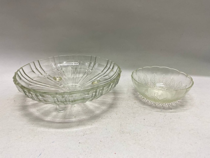 Фруктовница на ножках и конфетница стекло СССР 