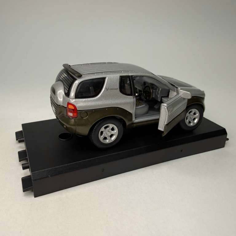 Модель авто 1:43 Isuzu VehiCROSS Hongwell 
