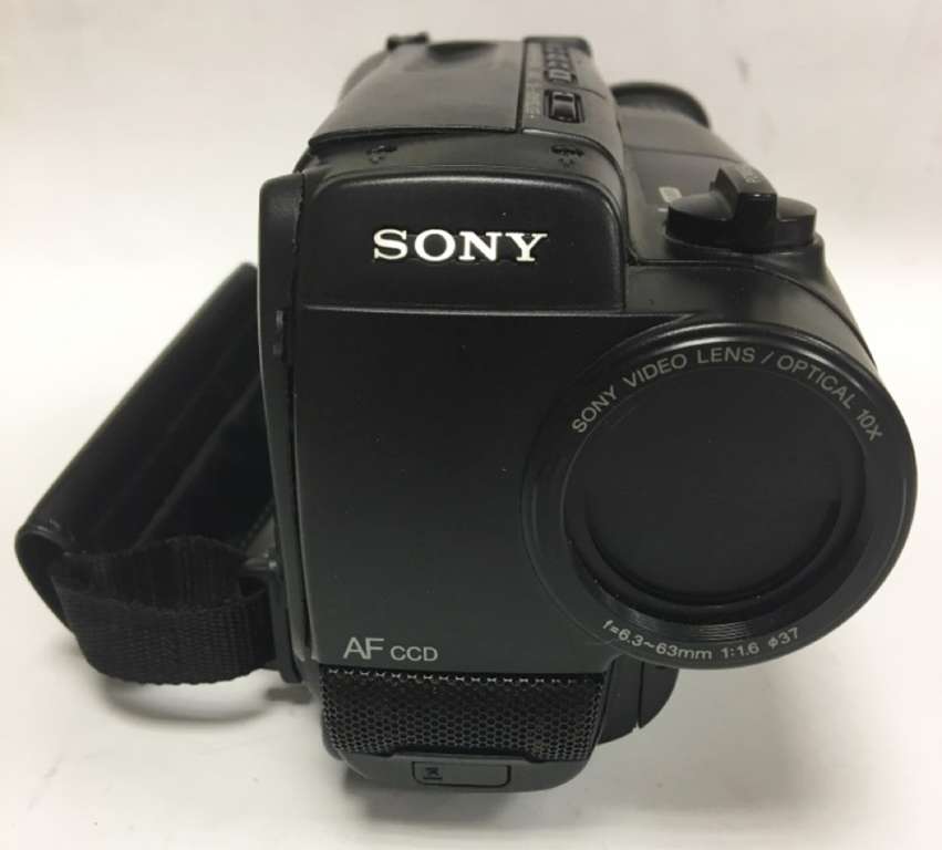 Видеокамера SONY Handycam video 8, с аккумулятором и инструкцией (сост. на фото)