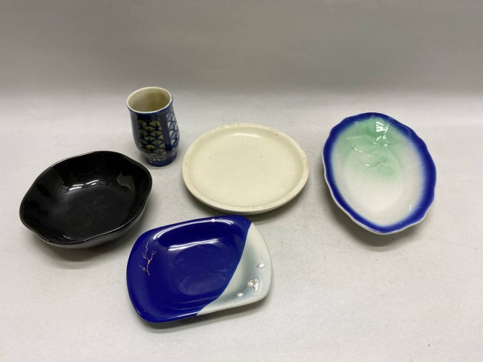 Селедочница, салатники, чашка