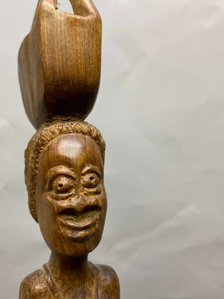 Статуэтка красное дерево Африка девушка (состояние на фото)