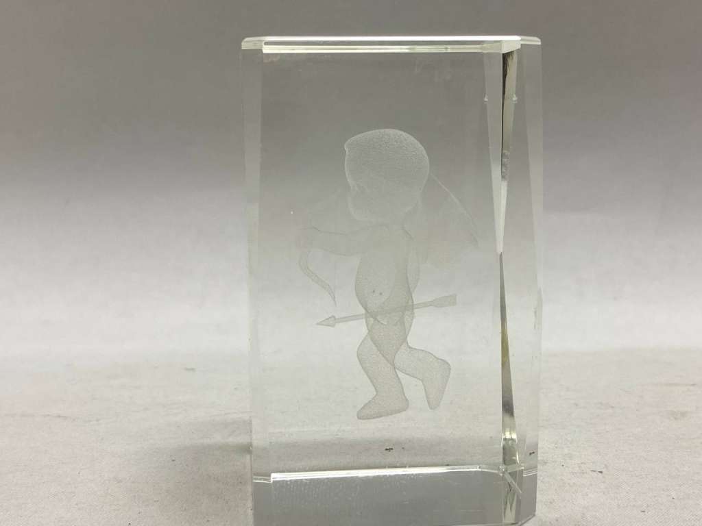 Статуэтка купидон куб 3D оптическое стекло