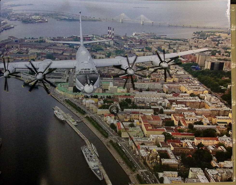 Книга &quot;Главный военно-морской парад (книга 1)&quot; 2017 . СПб Твёрдая обл. 128 с. С цв илл