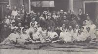 Фотография "Группа слушателей с преподавателями Ин-та физ-ры Наркомпроса", 1920 г. (сост. на фото)