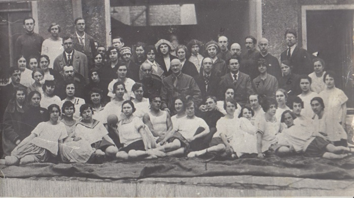 Фотография &quot;Группа слушателей с преподавателями Ин-та физ-ры Наркомпроса&quot;, 1920 г. (сост. на фото)