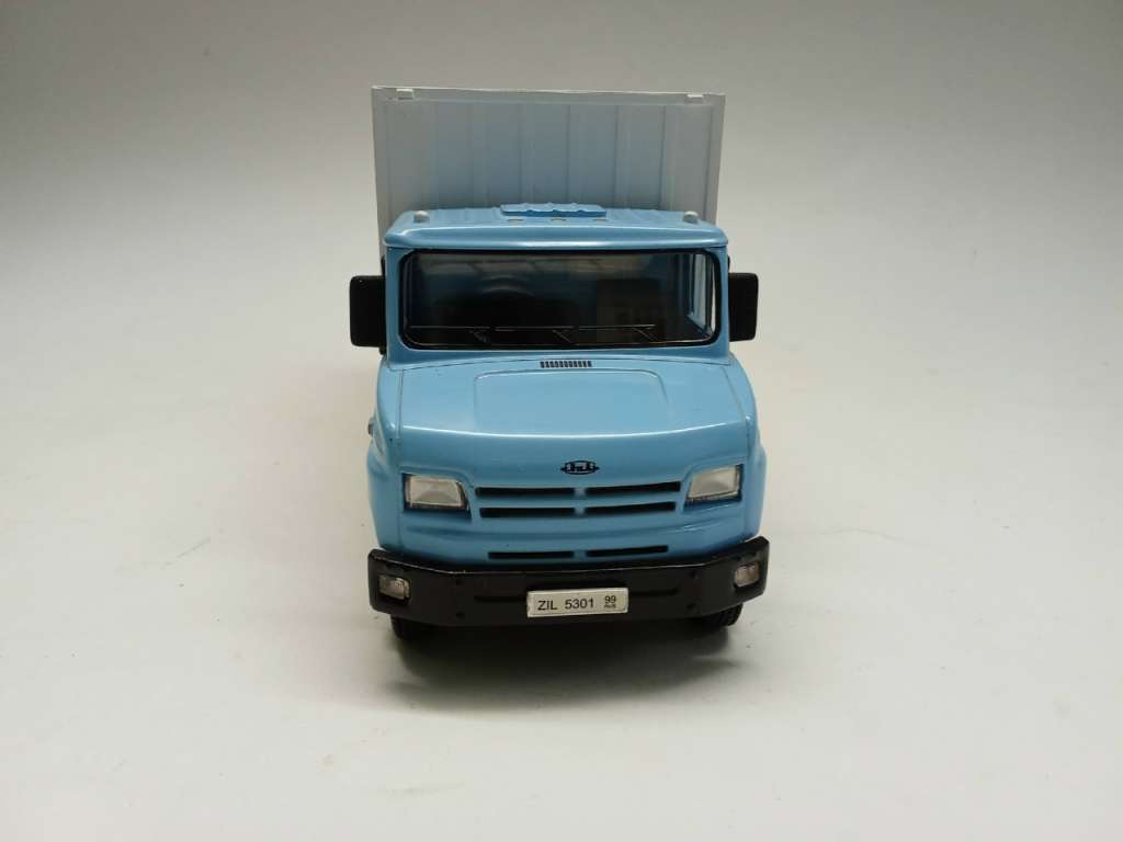 Модель авто 1:43 ЗИЛ 5301 без коробки