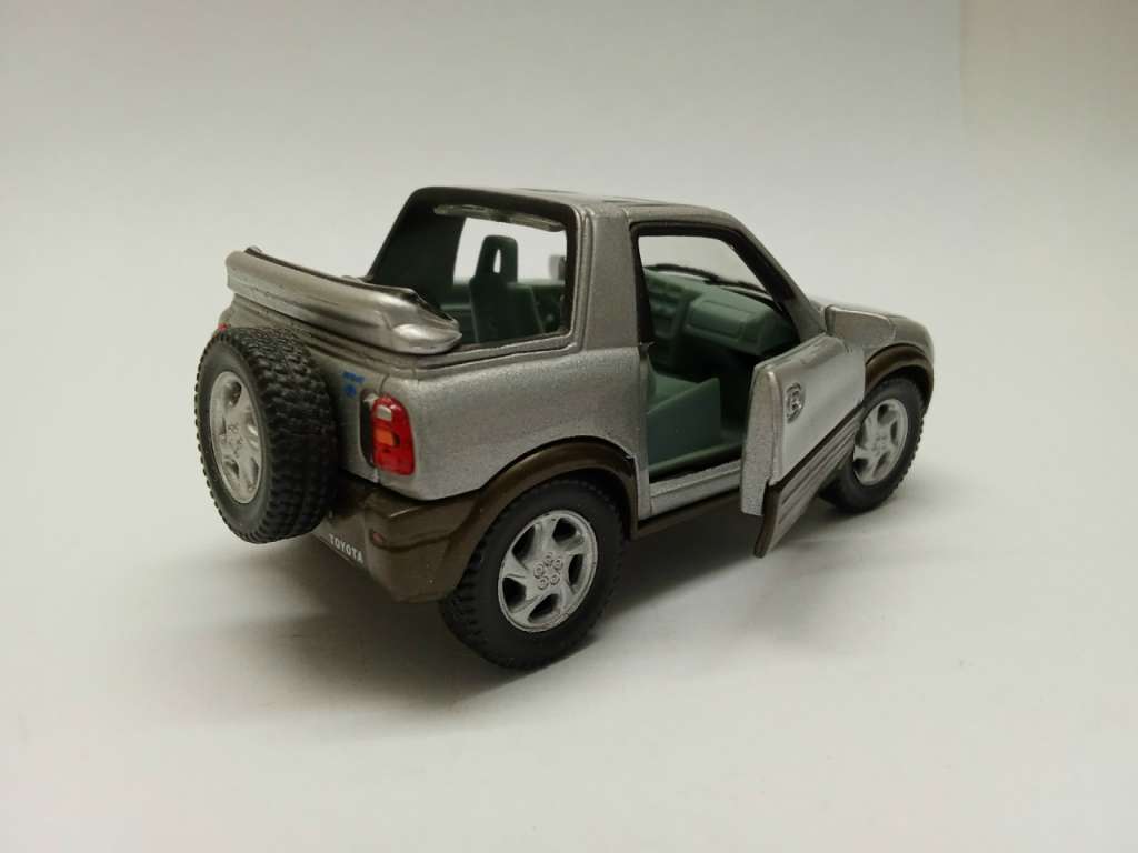 Модель авто 1:43 Toyota RAV4 Hongwell 