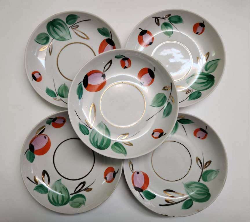 Блюдца 17 штук чайные разные