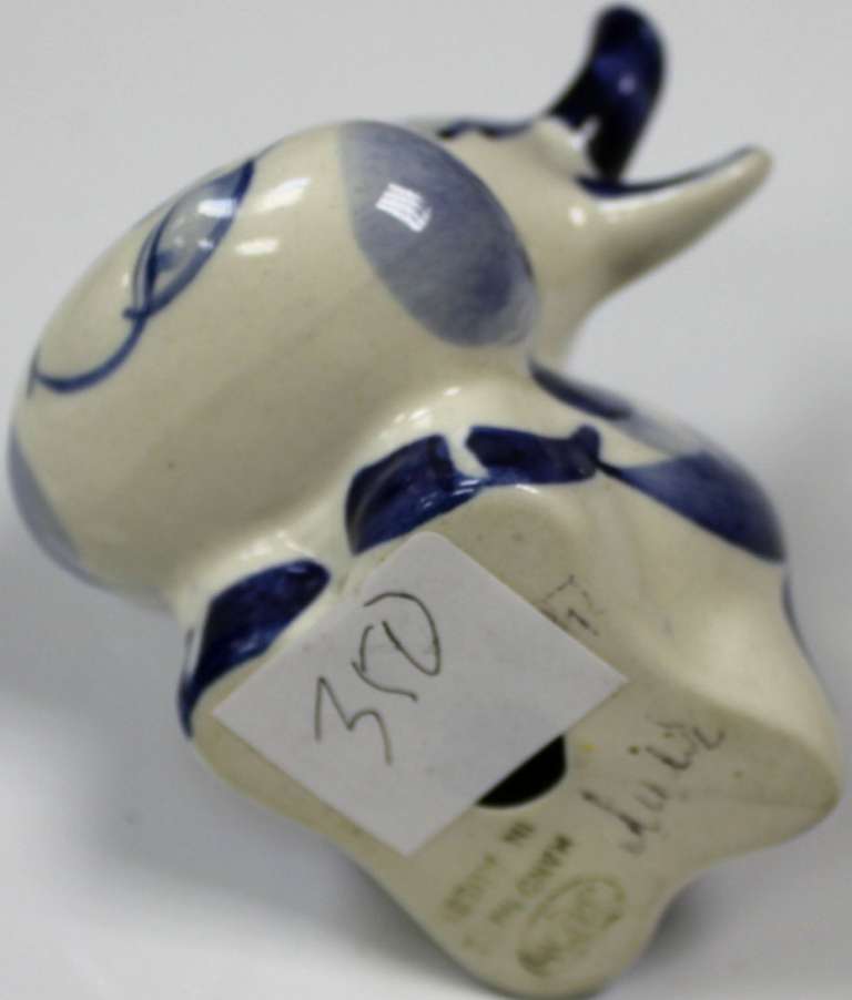 Керамическая фигурка Гжель «Мультяшная коровка» с именной подписью