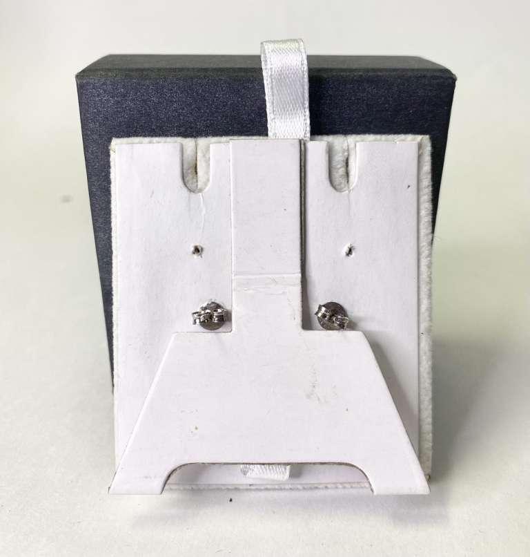 Серьги гвоздики хрусталь Preciosa в подарочной упаковке