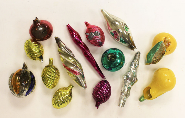 Набор повреждённых ёлочных игрушек, СССР, стекло, 14 штук (состояние на фото)