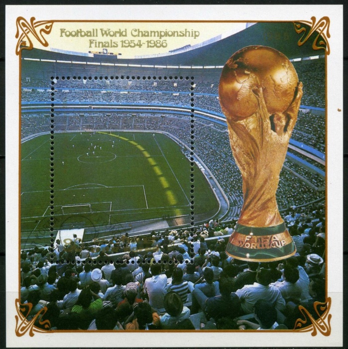 (1985-038) Блок марок  Северная Корея "Кубок ЧМ по футболу"   Финаля ЧМ по футболу 1970 - 1986 III &Theta;