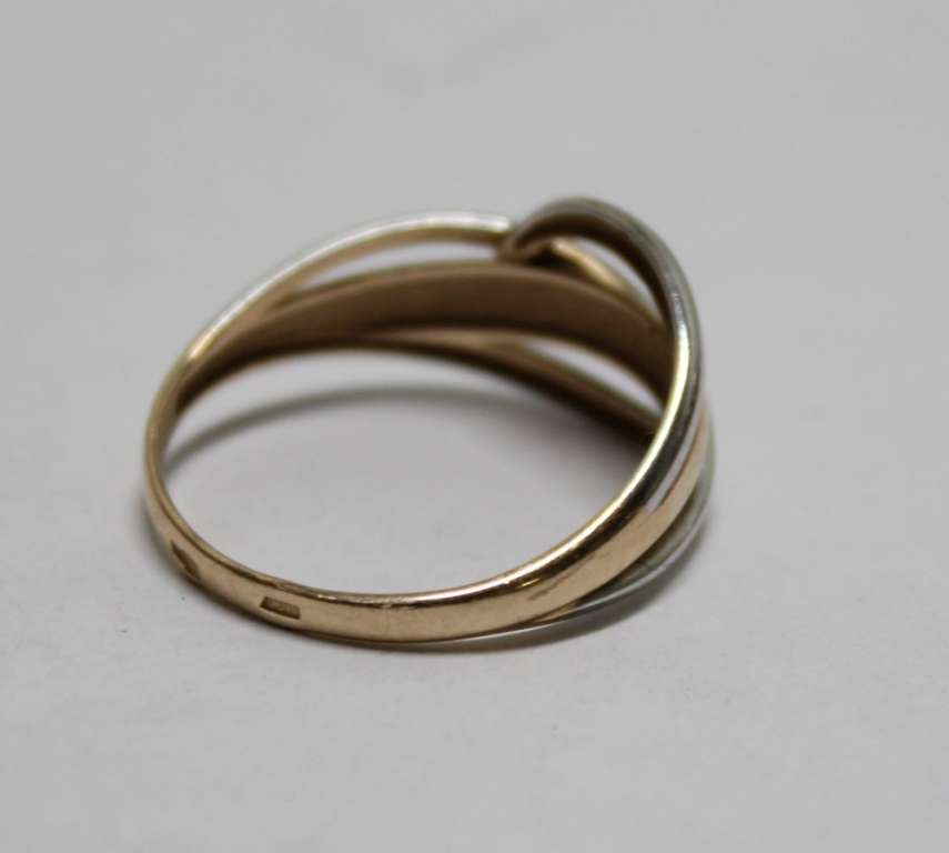 Золотое кольцо, 585 проба, 2,3 гр., д~1.9 см(сост. на фото)
