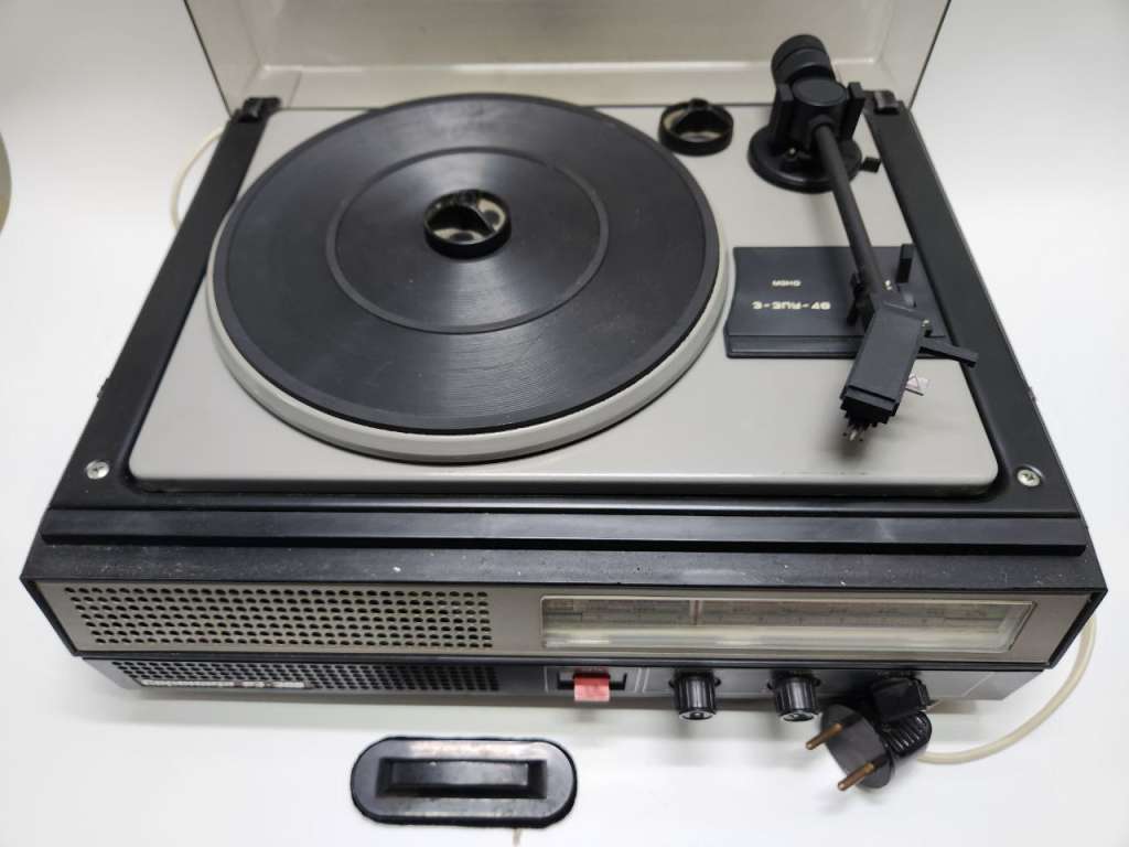 Проигрыватель виниловых пластинок Серенада РЭ-308