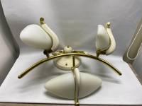 Люстра потолочная 3 плафона, стекло, метал позолота