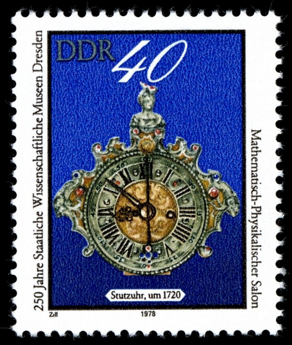 (1978-096) Марка Германия (ГДР) &quot;Каминные часы&quot;    Музей Дрездена, 250 лет II Θ