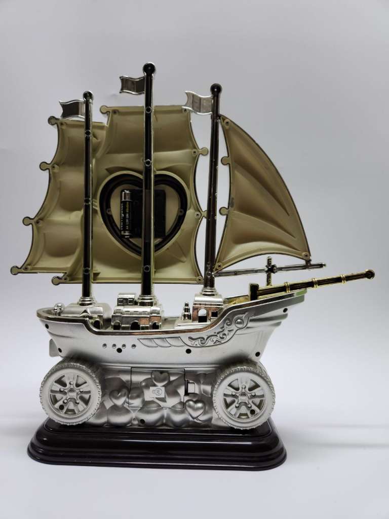 Часы настольные Корабль (пластик) со светильником