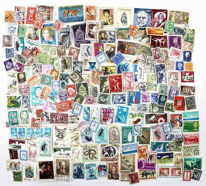Набор различных марок (400 штук) Состояние, годы, страны и номиналы на фото