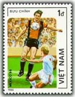 (1986-012) Марка Вьетнам "Футбол (2)"    ЧМ по футболу 1986, Мехико III Θ