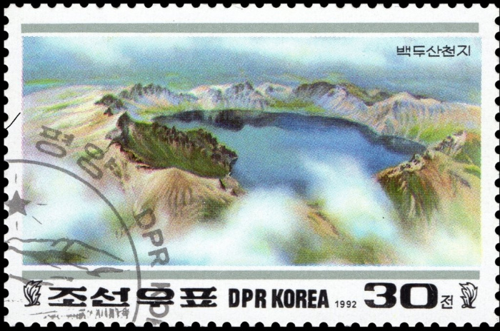 (1992-013) Марка Северная Корея &quot;Озеро Чон&quot;   50 лет Ким Чен Ира: Гора Пэкту III Θ