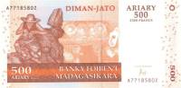 Банкнота Мадагаскар 2004 год 500 ариари Корзинщик   UNC
