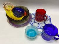 Набор столовой посуды 11 предметов, 6 тарелок, 3 чашки, пепельница и креманка, стеко, пластик