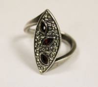 Кольцо серебряное "Листок" с камнями, 17 размер (состояние на фото)