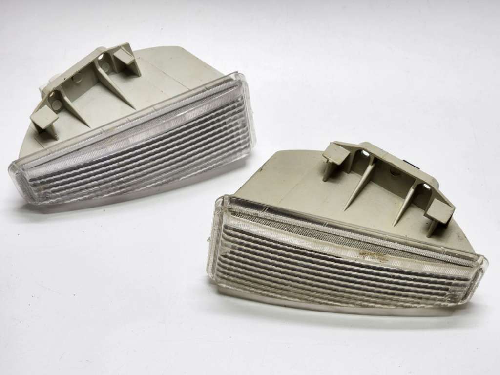 Фары 2 штуки пластик 