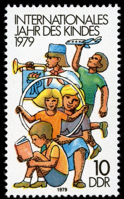 (1979-037) Марка Германия (ГДР) &quot;Играющие дети&quot;    Международный год ребенка II Θ