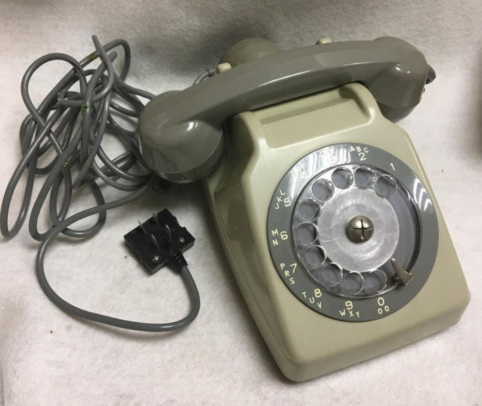 Телефон дисковый (сост. на фото)