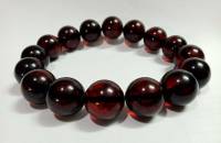 Браслет янтарный темный из 18 бусин 20 гр (новый)