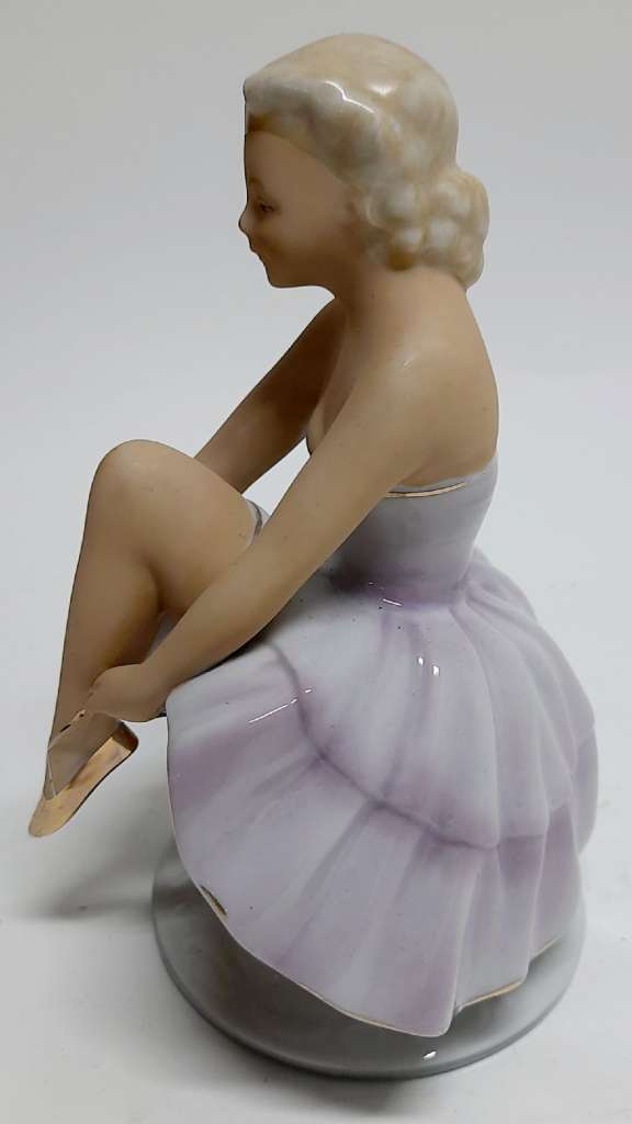 Фарфоровая статуэтка &quot;Балерина&quot;, роспись, золочение, Германия 1940-1960 гг. (сост. на фото)