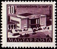 (1958-010) Марка Венгрия "Железнодорожный вокзал Секешфехервар"    Здания построенные за  Пятилетку 