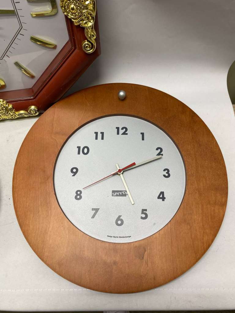 Часы настенные кварцевые 3 шт на ходу